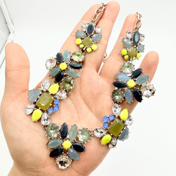 Stella & Dot Jewelry - Stella & Dot Elodie Silvertone Floral Statement Necklace Rhinestone